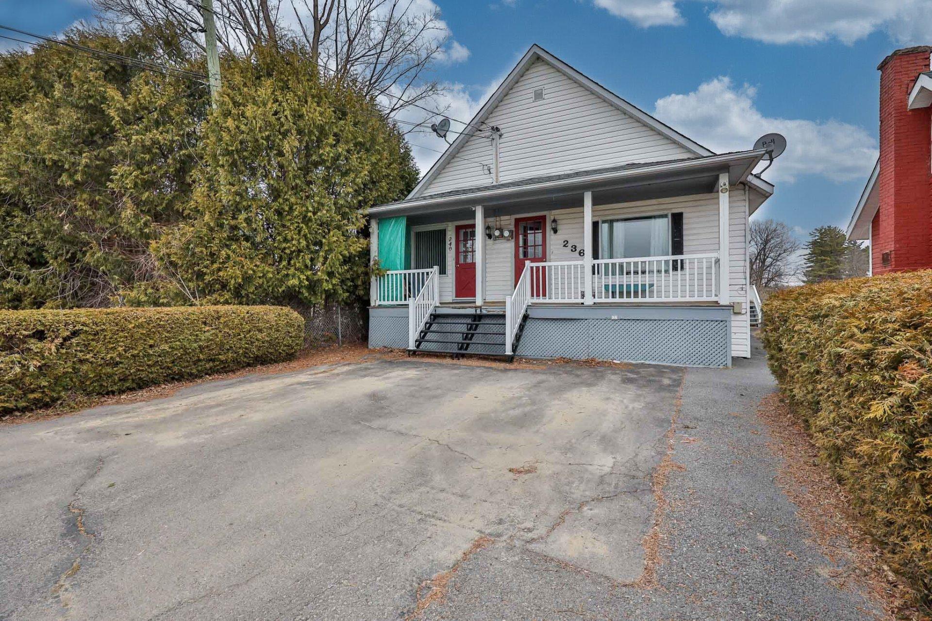 









236

 - 240


Rue Papineau

,
Papineauville,




QC
J0V1R0

