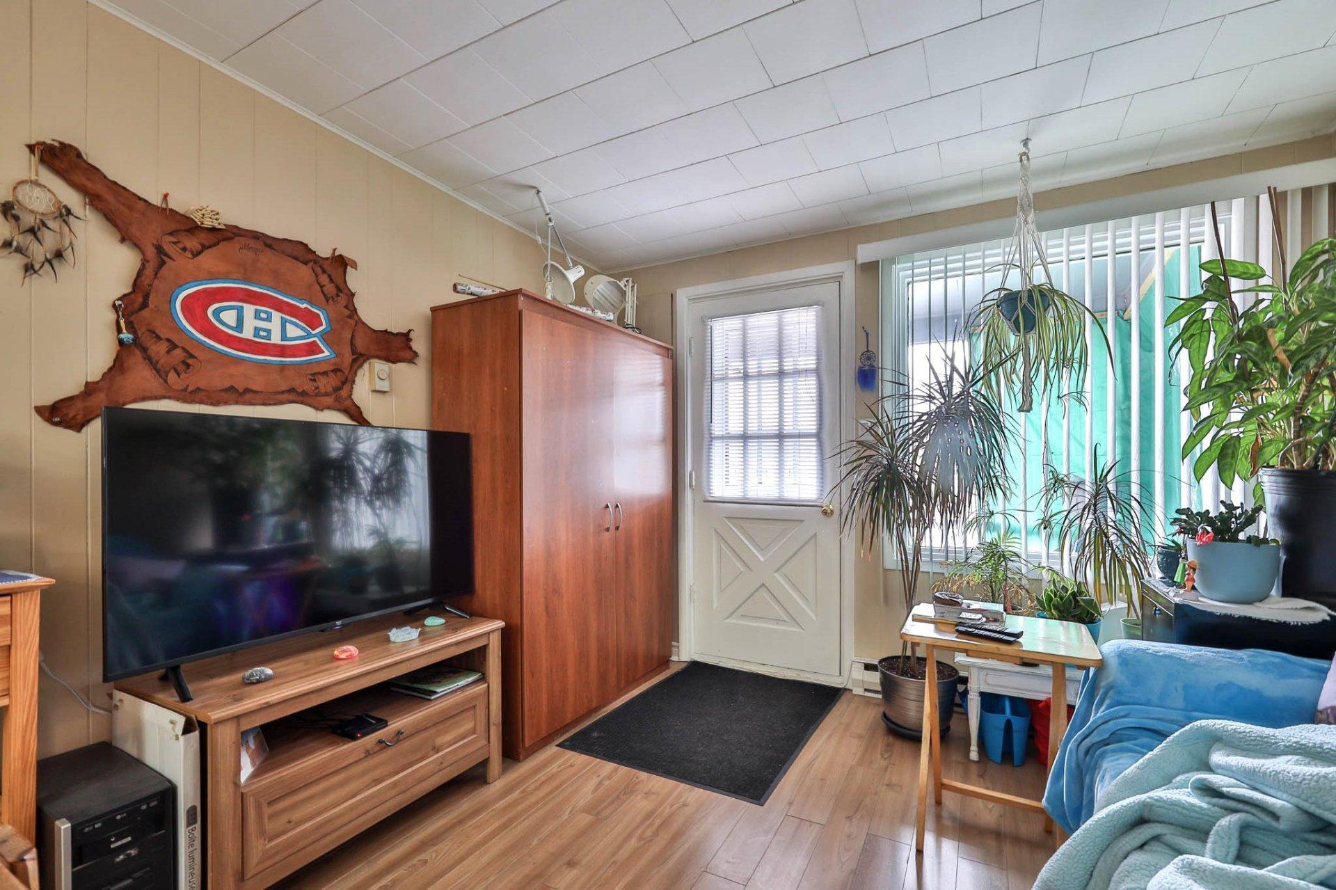 









236

 - 240


Rue Papineau

,
Papineauville,




QC
J0V1R0

