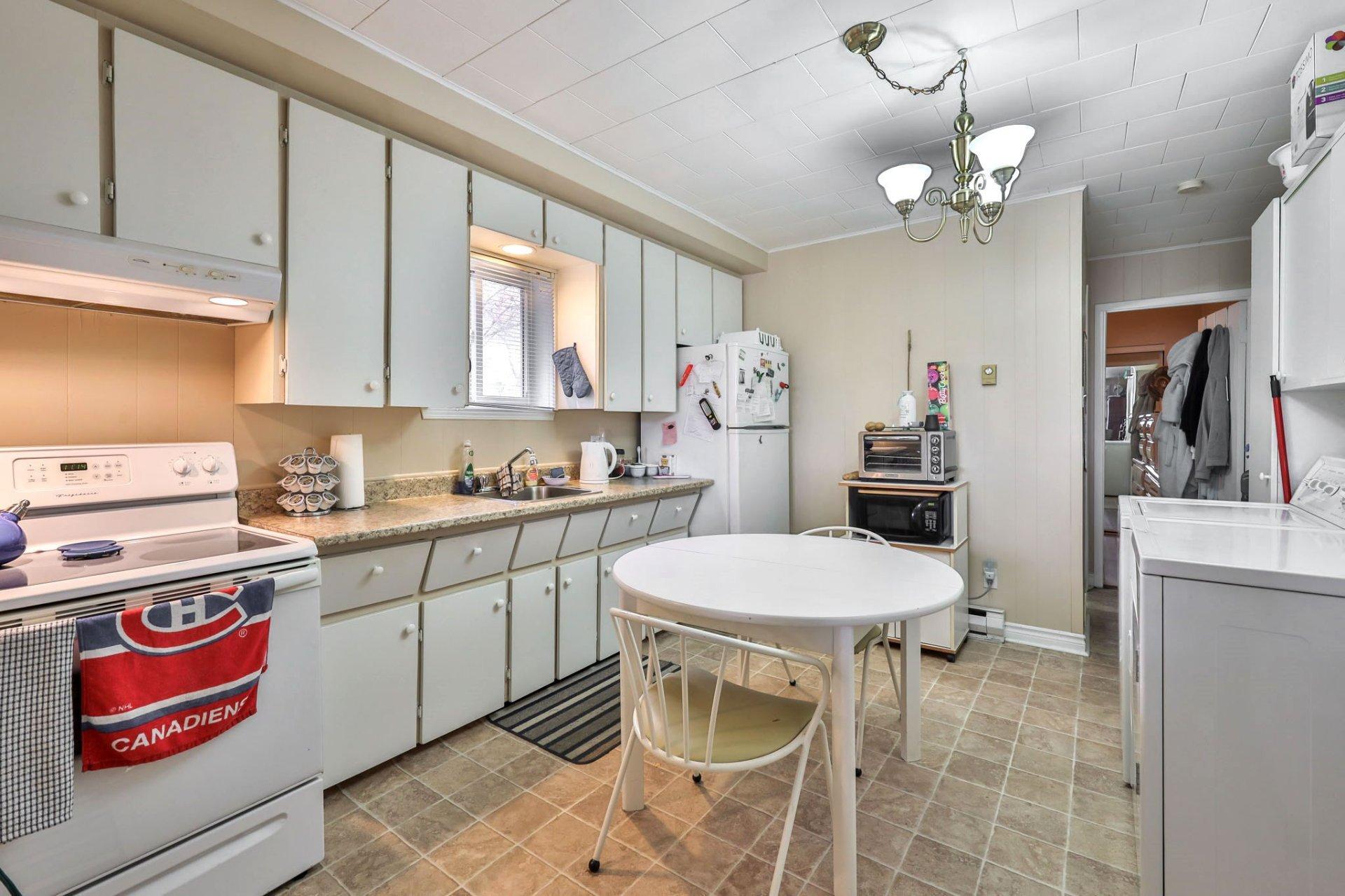 









236

 - 240


Rue Papineau

,
Papineauville,




QC
J0V1R0

