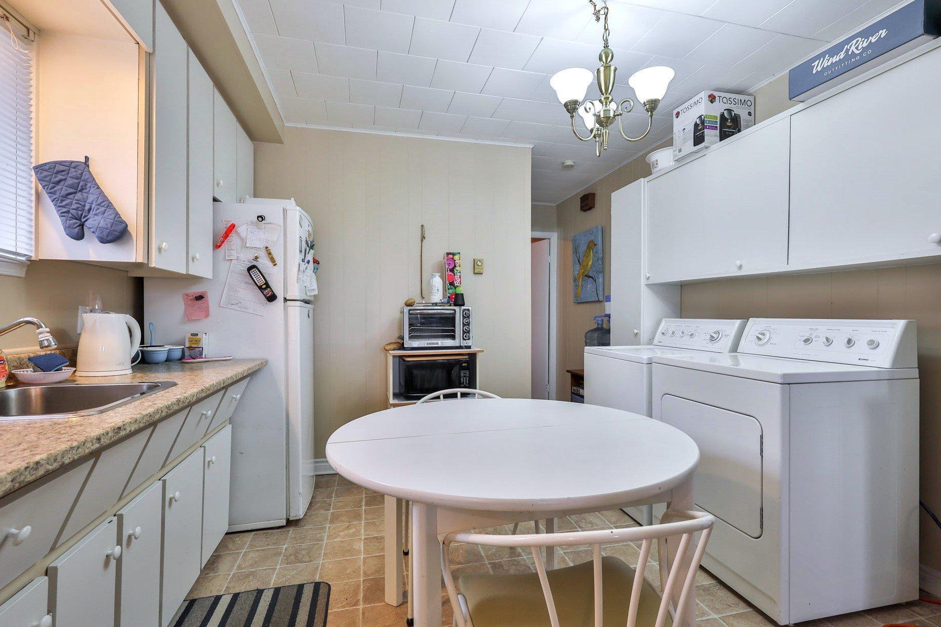 









236

 - 240


Rue Papineau

,
Papineauville,




QC
J0V1R0

