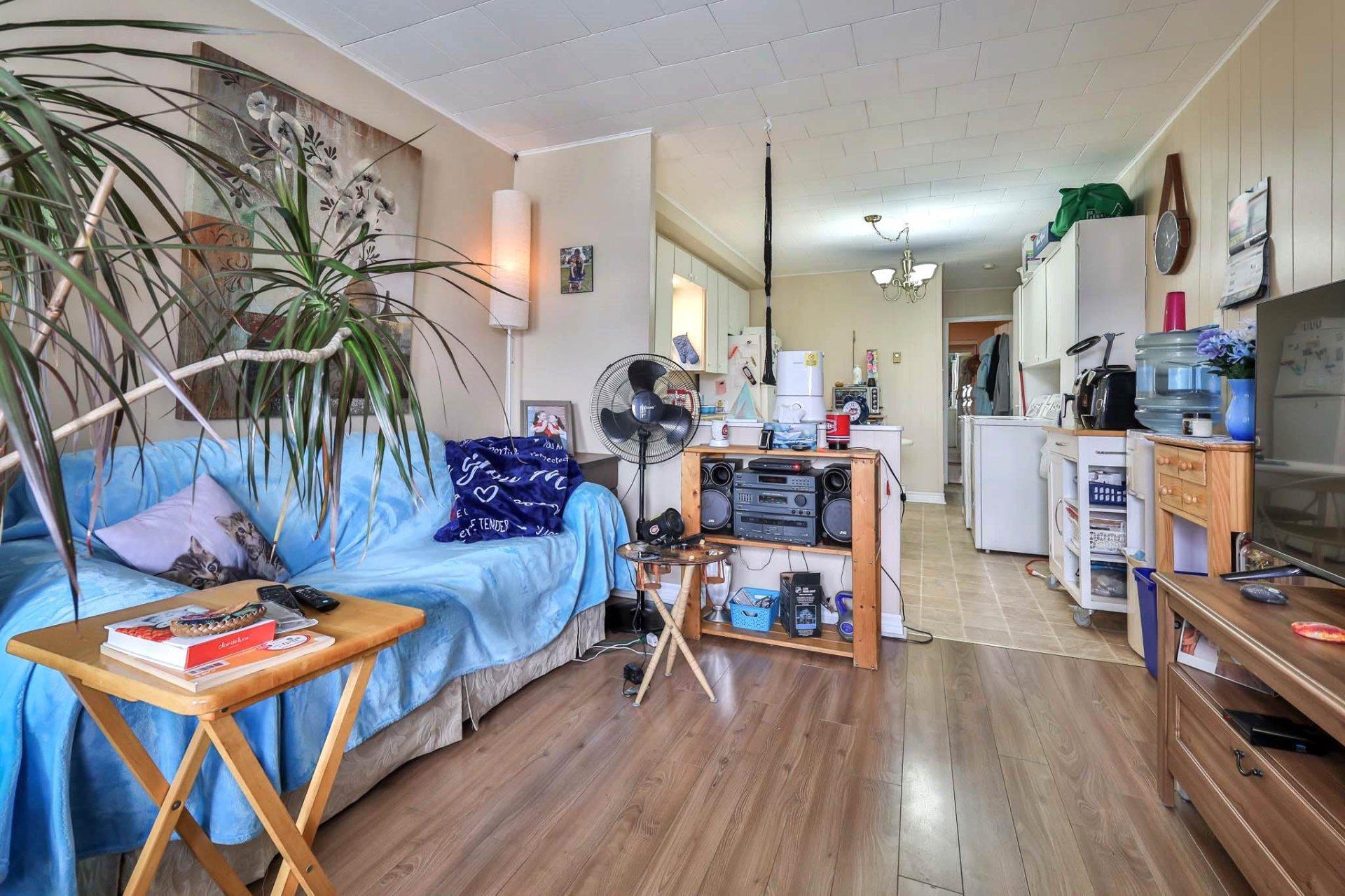 









236

 - 240


Rue Papineau

,
Papineauville,




QC
J0V1R0

