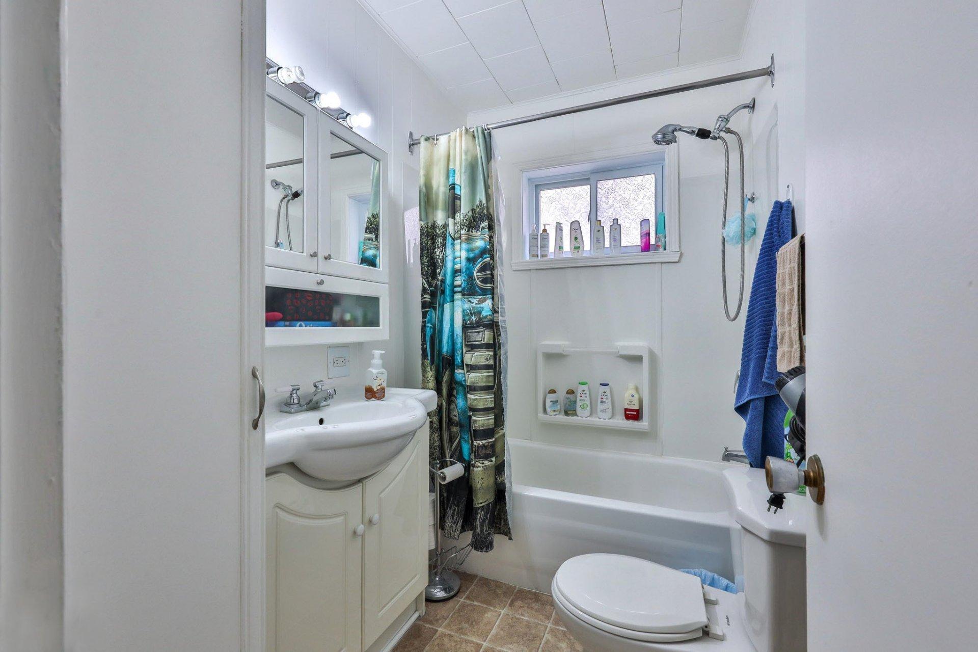 









236

 - 240


Rue Papineau

,
Papineauville,




QC
J0V1R0

