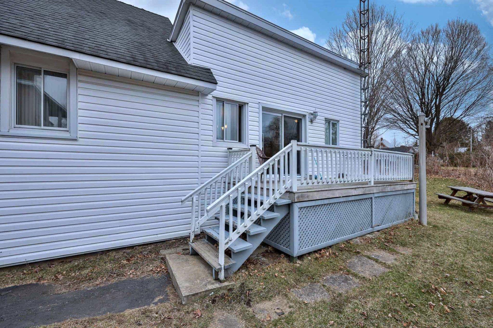 









236

 - 240


Rue Papineau

,
Papineauville,




QC
J0V1R0

