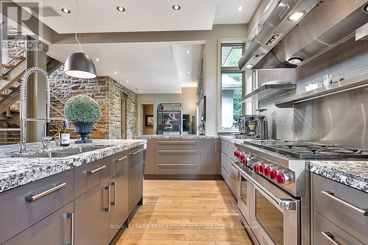 












177 LOVERS LANE

,
Hamilton,




Ontario
L9G1G9

