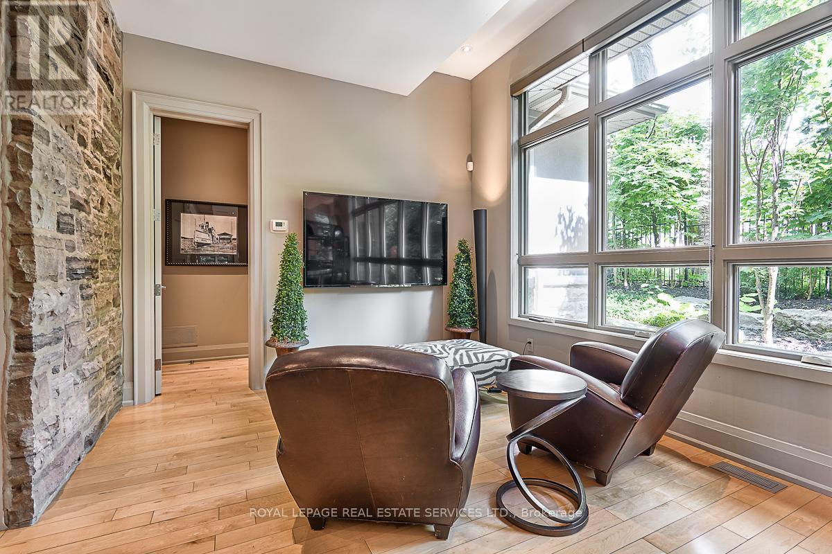 












177 LOVERS LANE

,
Hamilton,




Ontario
L9G1G9

