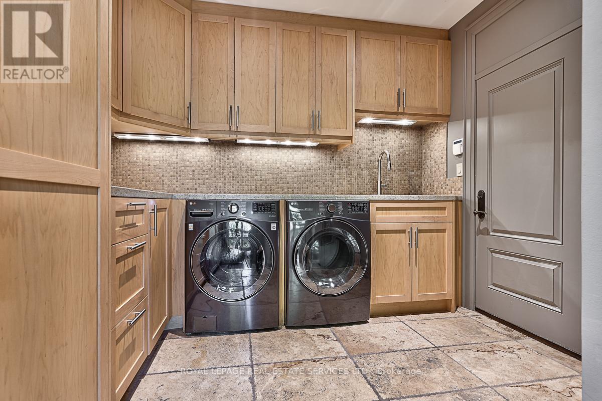 












177 LOVERS LANE

,
Hamilton,




Ontario
L9G1G9

