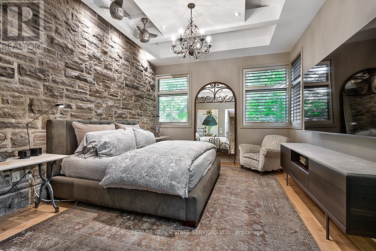 












177 LOVERS LANE

,
Hamilton,




Ontario
L9G1G9

