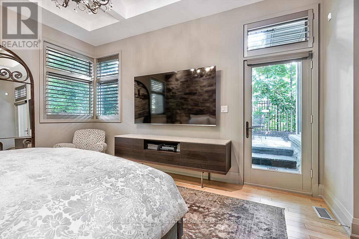 












177 LOVERS LANE

,
Hamilton,




Ontario
L9G1G9

