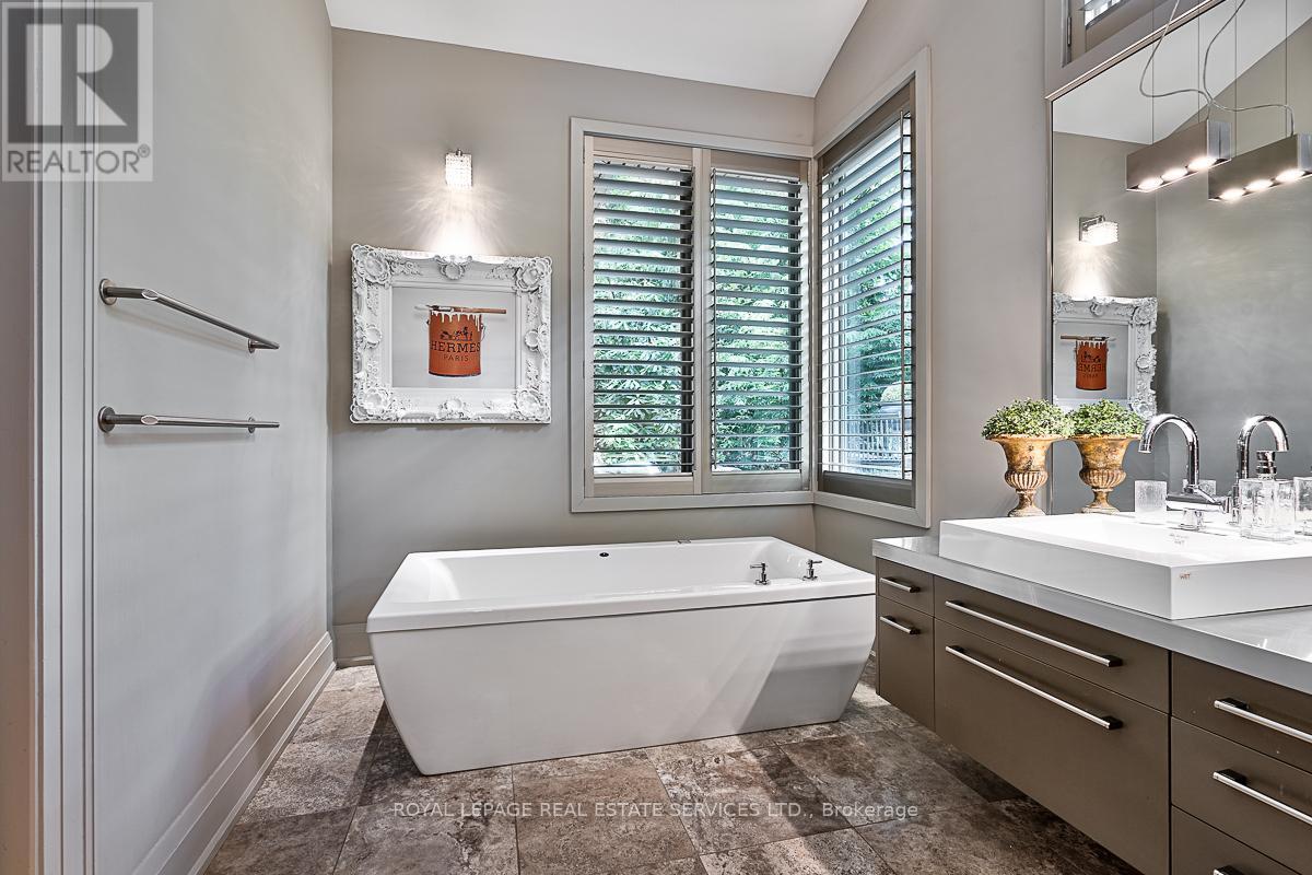 












177 LOVERS LANE

,
Hamilton,




Ontario
L9G1G9

