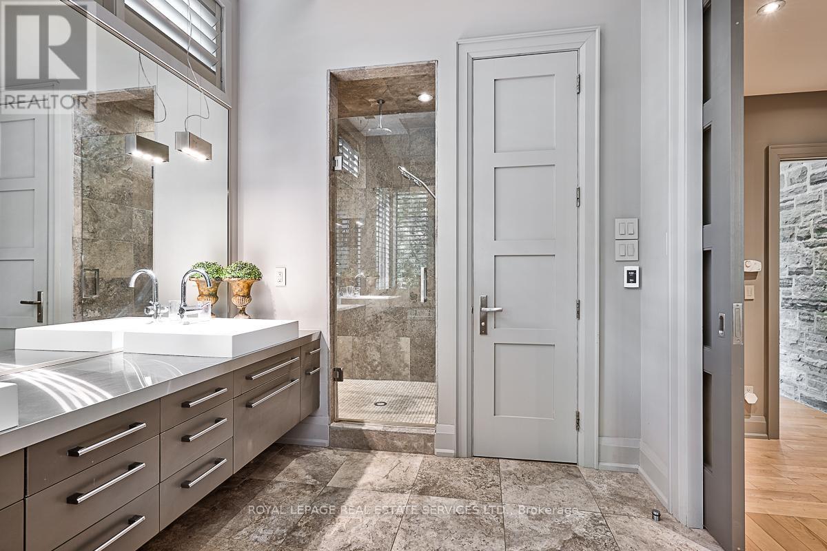 












177 LOVERS LANE

,
Hamilton,




Ontario
L9G1G9

