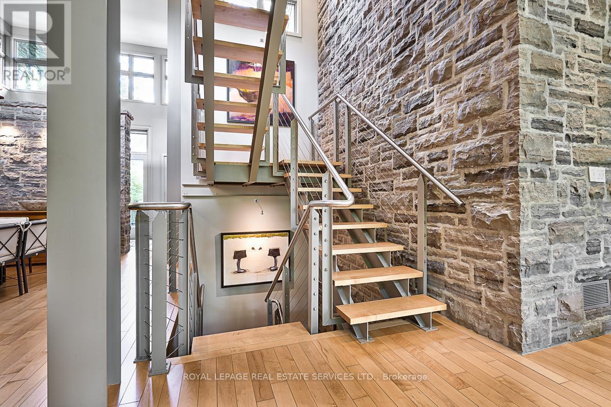 












177 LOVERS LANE

,
Hamilton,




Ontario
L9G1G9

