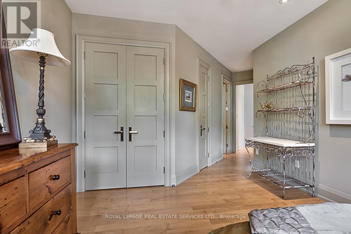 












177 LOVERS LANE

,
Hamilton,




Ontario
L9G1G9

