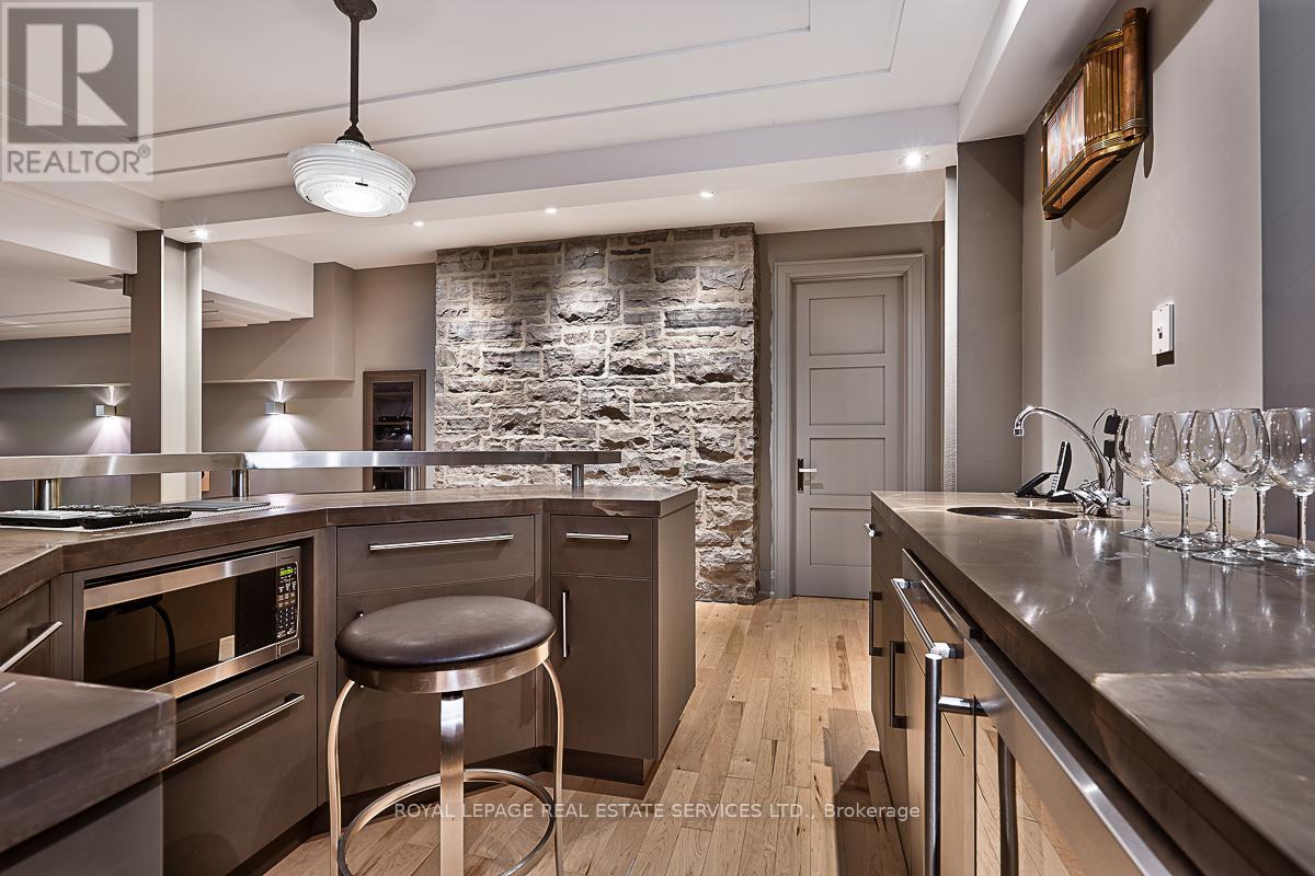 












177 LOVERS LANE

,
Hamilton,




Ontario
L9G1G9

