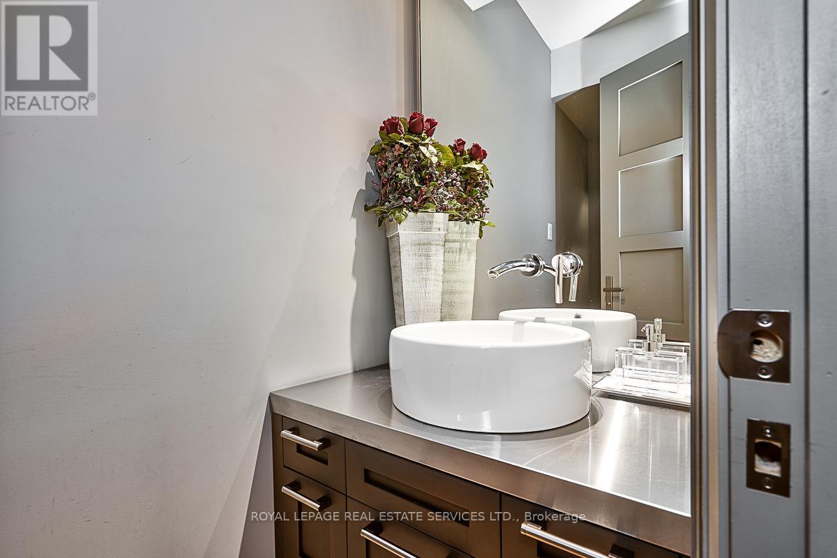 












177 LOVERS LANE

,
Hamilton,




Ontario
L9G1G9

