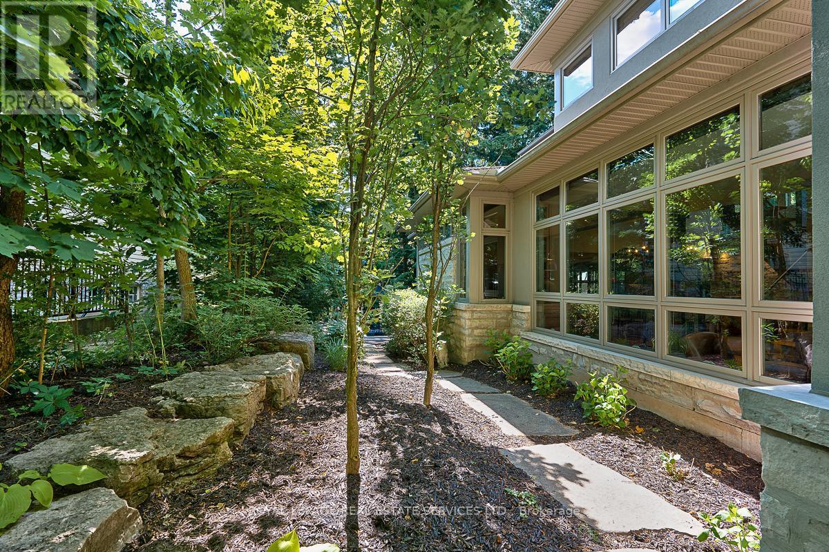 












177 LOVERS LANE

,
Hamilton,




Ontario
L9G1G9

