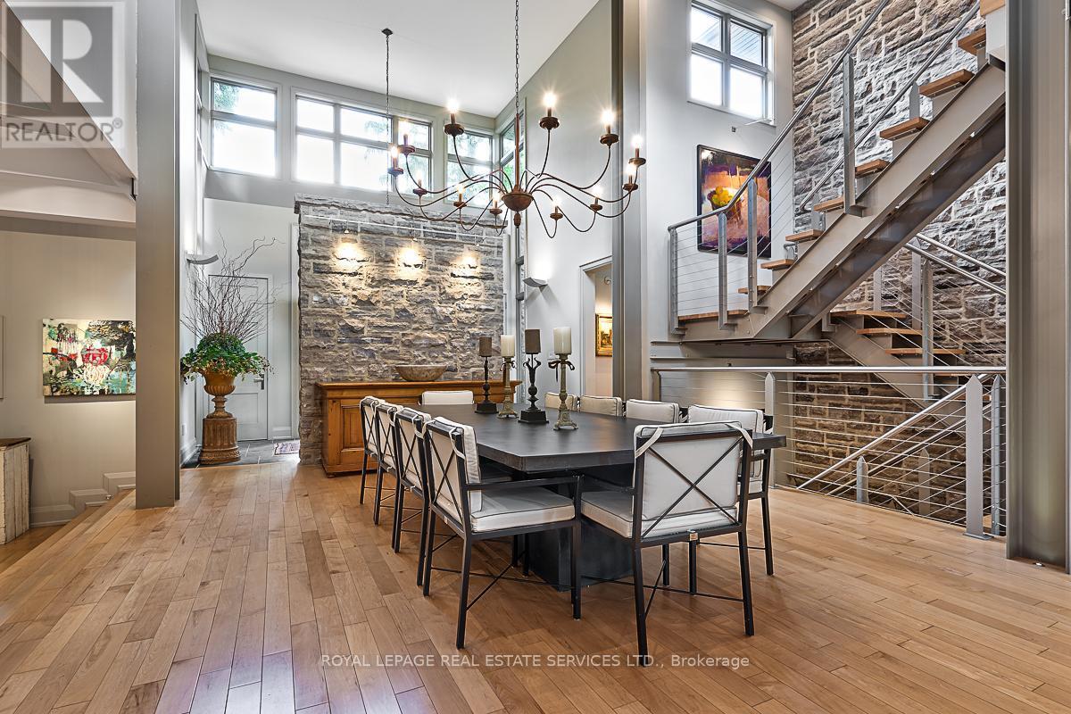












177 LOVERS LANE

,
Hamilton,




Ontario
L9G1G9

