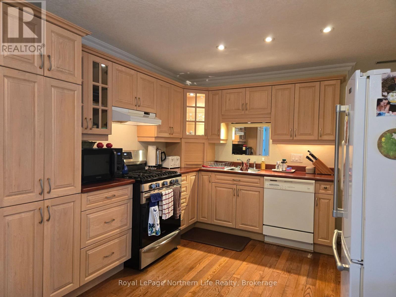 












544 BROADWOOD AVENUE

,
Temiskaming Shores (New Liskeard),




Ontario
P0J1P0

