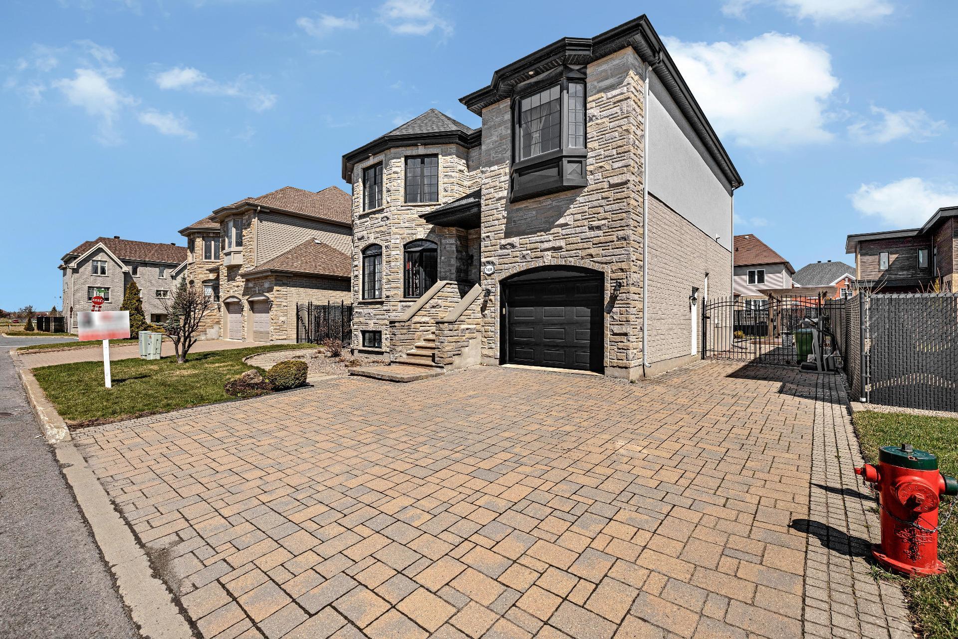 









7420


Rue Laffite

,
Brossard,




QC
J4Y0B9

