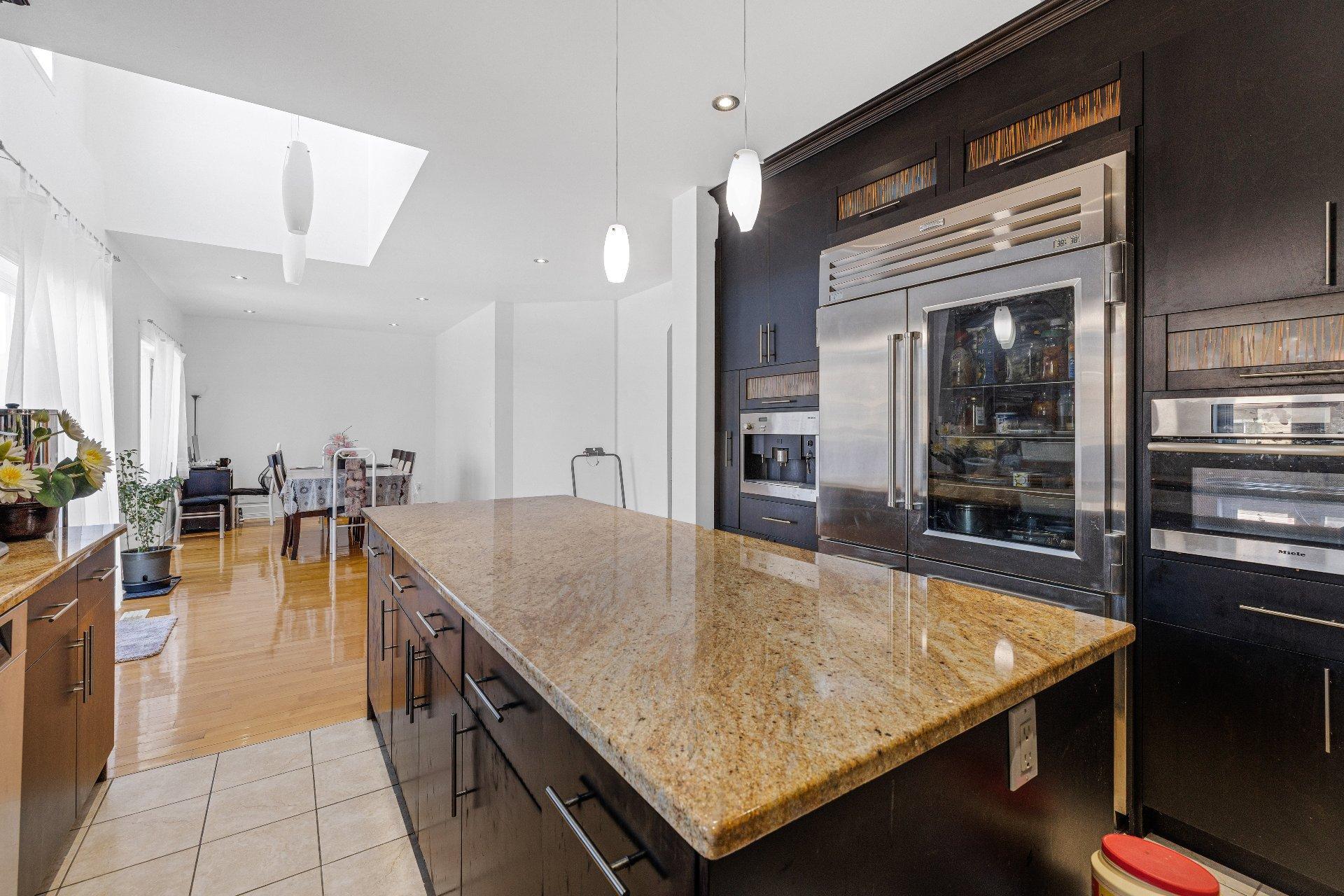 









7420


Rue Laffite

,
Brossard,




QC
J4Y0B9


