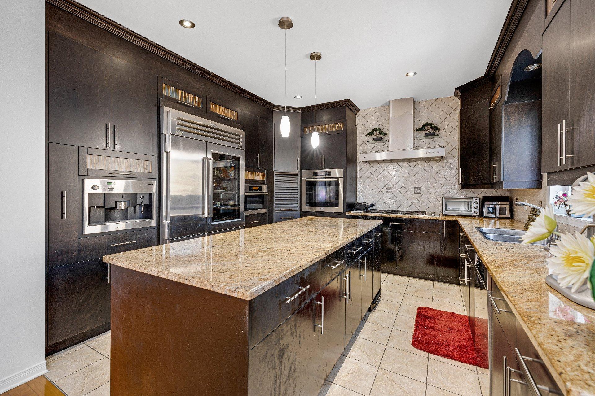 









7420


Rue Laffite

,
Brossard,




QC
J4Y0B9

