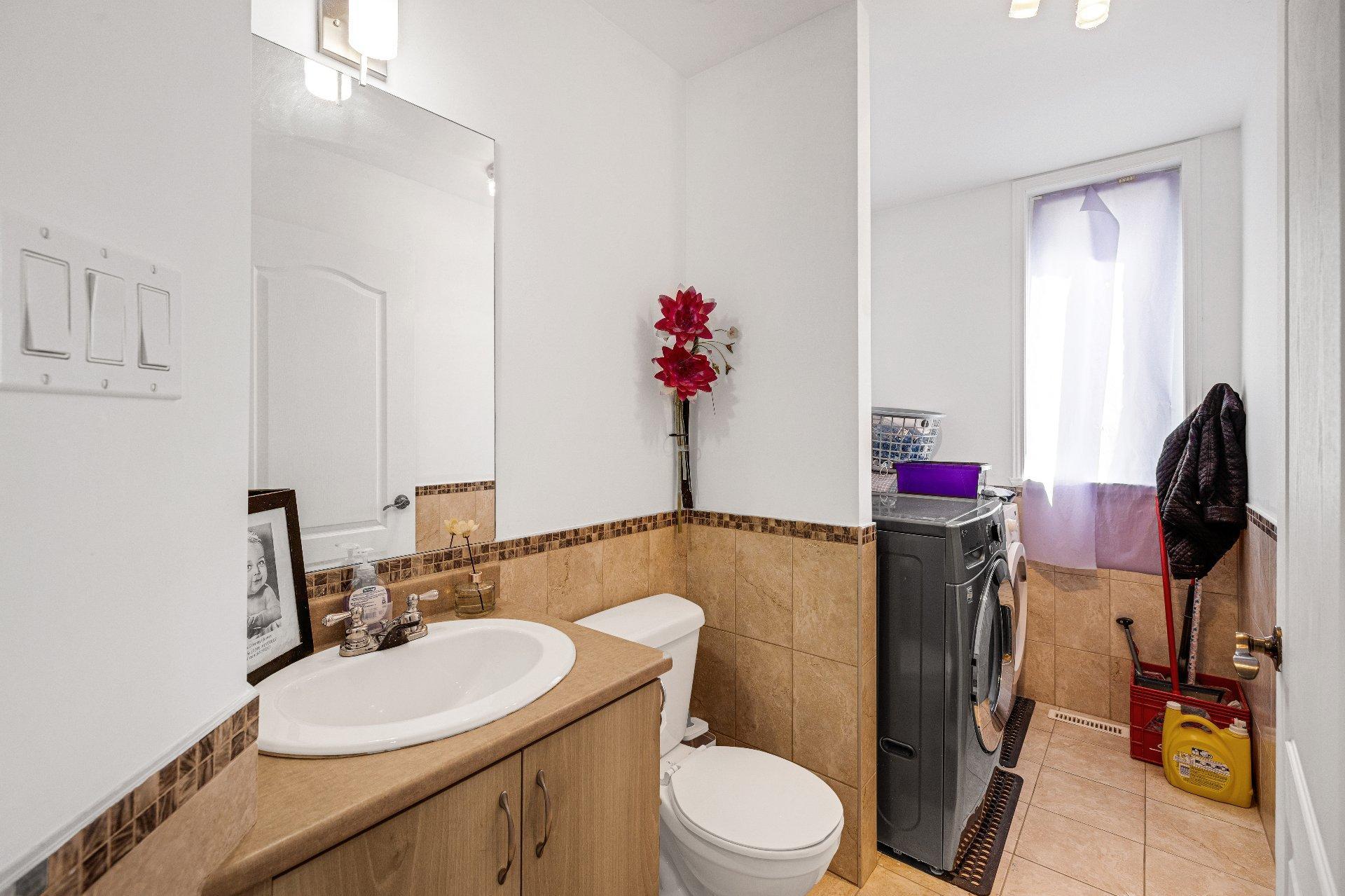 









7420


Rue Laffite

,
Brossard,




QC
J4Y0B9

