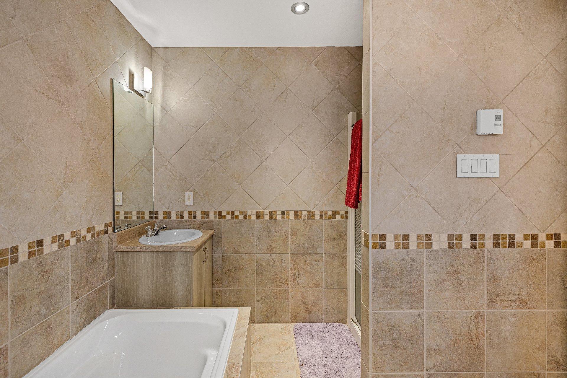 









7420


Rue Laffite

,
Brossard,




QC
J4Y0B9

