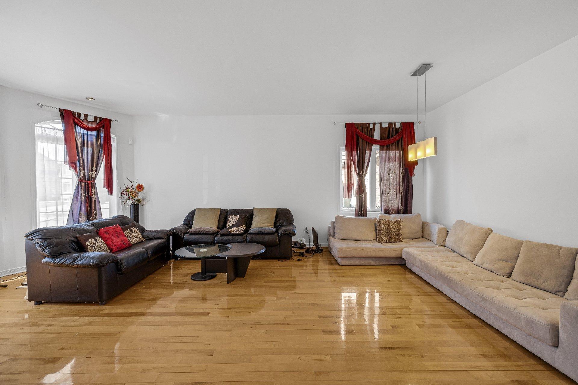









7420


Rue Laffite

,
Brossard,




QC
J4Y0B9

