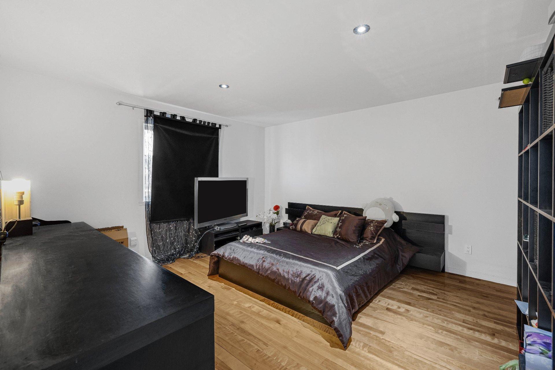 









7420


Rue Laffite

,
Brossard,




QC
J4Y0B9

