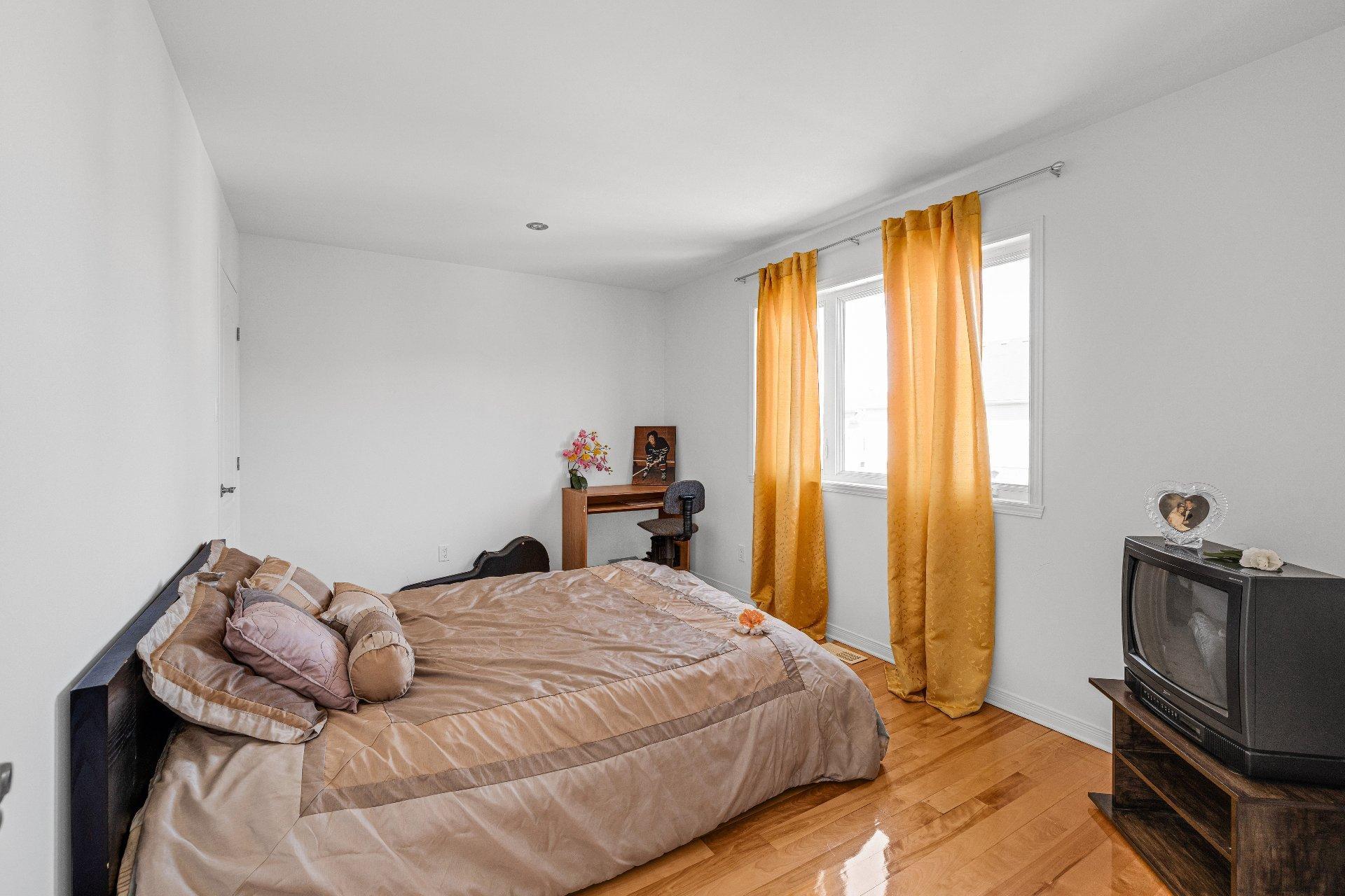 









7420


Rue Laffite

,
Brossard,




QC
J4Y0B9

