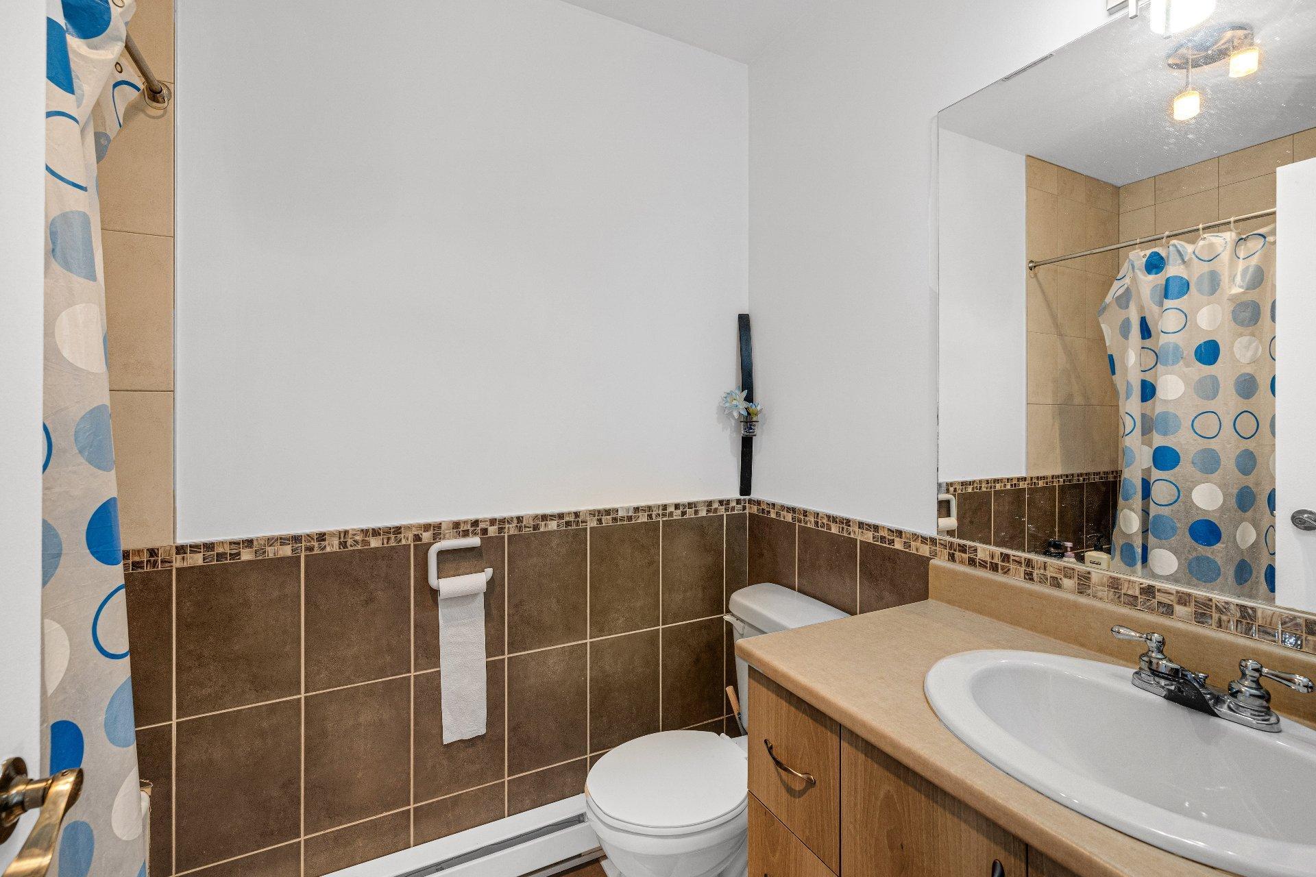 









7420


Rue Laffite

,
Brossard,




QC
J4Y0B9

