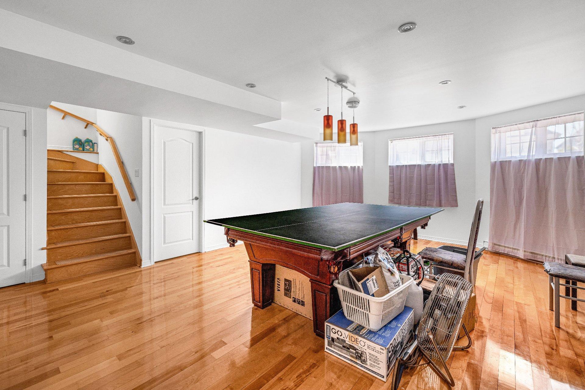 









7420


Rue Laffite

,
Brossard,




QC
J4Y0B9

