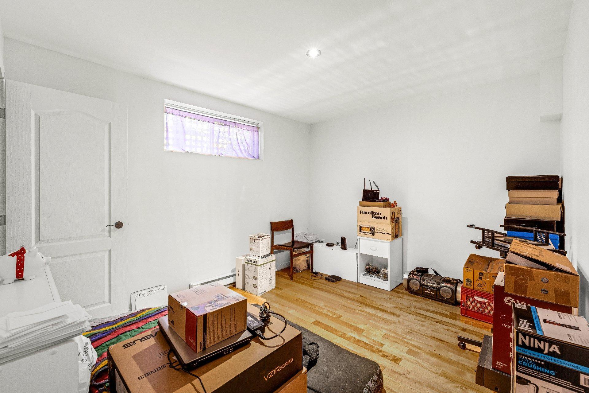 









7420


Rue Laffite

,
Brossard,




QC
J4Y0B9

