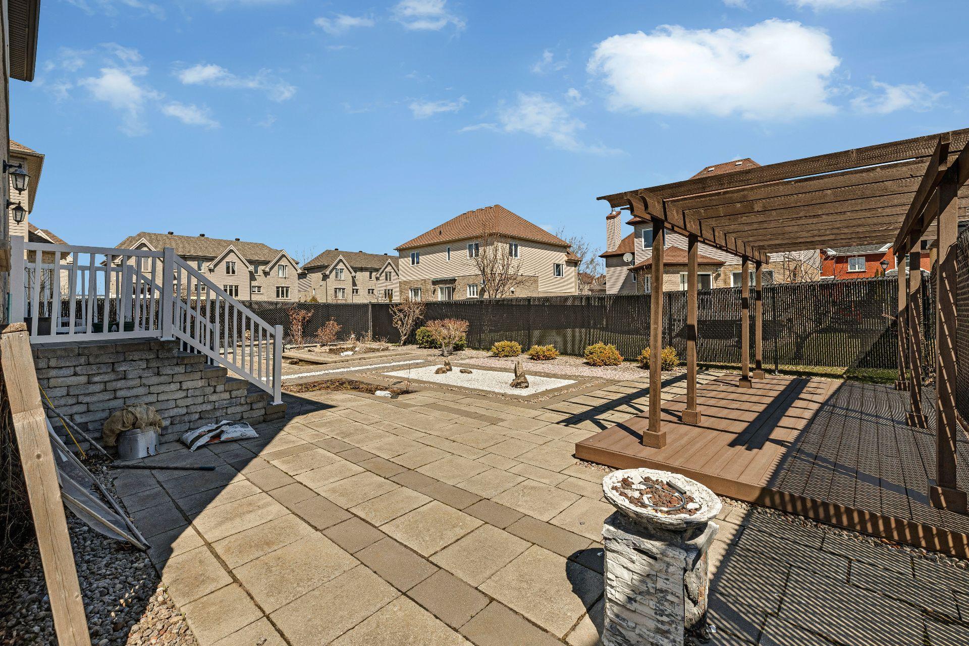 









7420


Rue Laffite

,
Brossard,




QC
J4Y0B9

