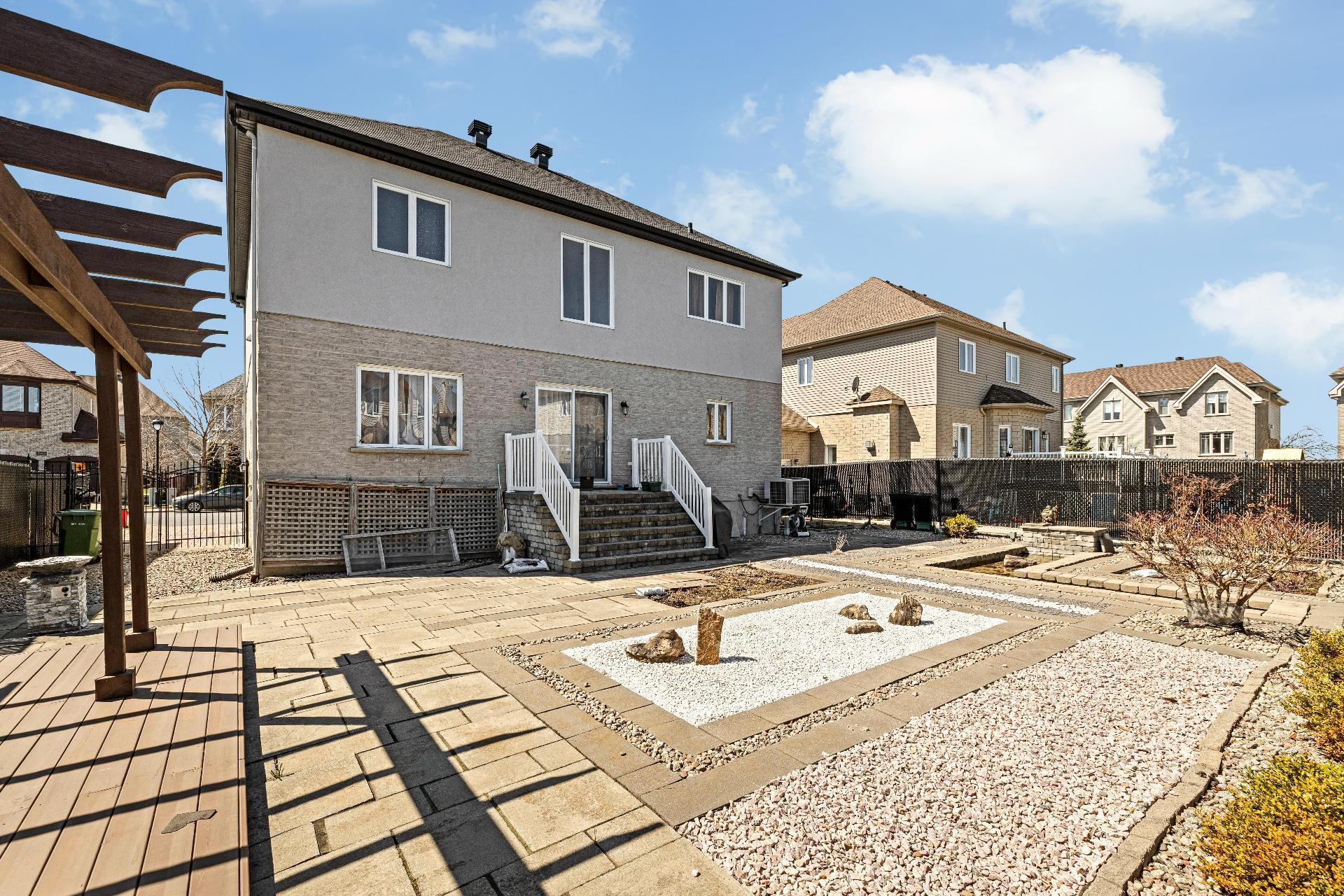 









7420


Rue Laffite

,
Brossard,




QC
J4Y0B9


