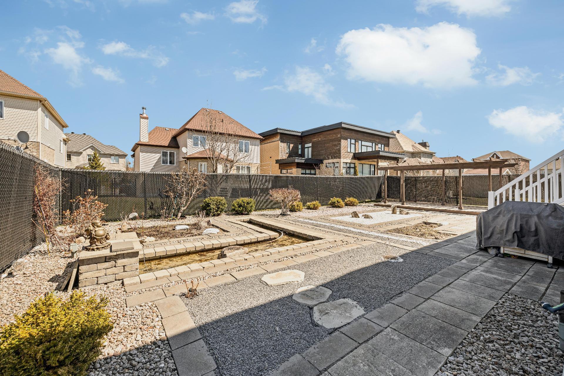 









7420


Rue Laffite

,
Brossard,




QC
J4Y0B9

