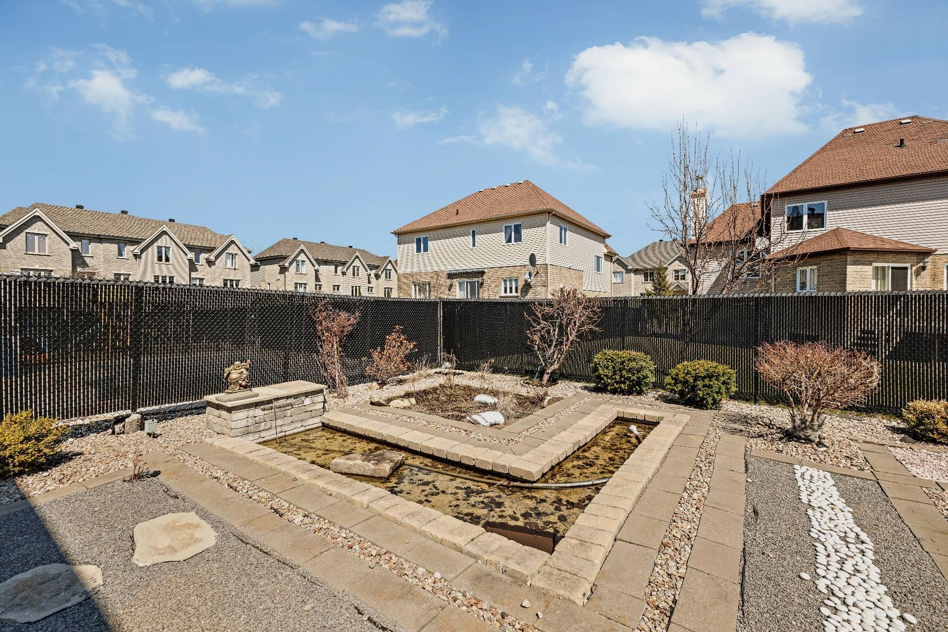 









7420


Rue Laffite

,
Brossard,




QC
J4Y0B9

