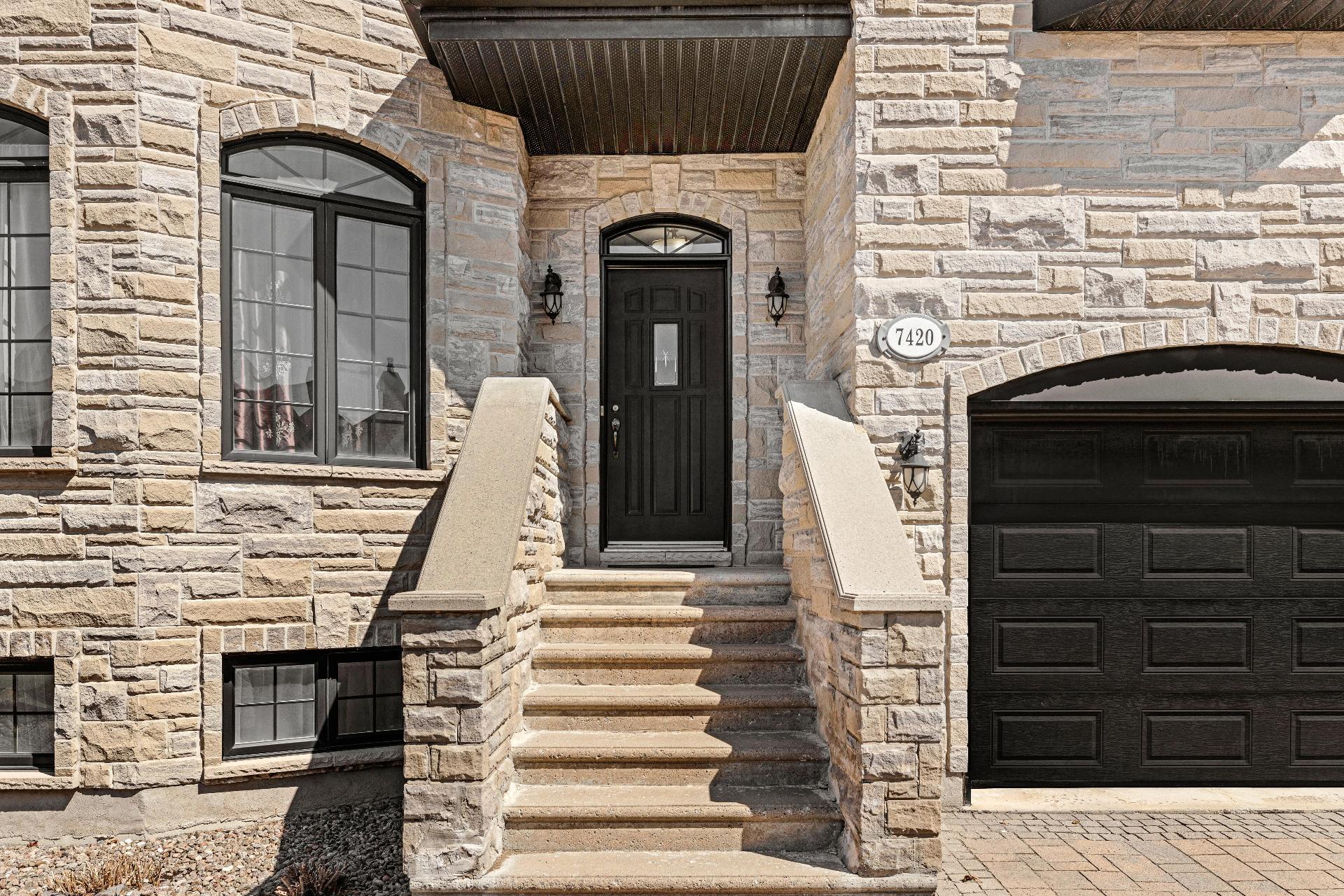 









7420


Rue Laffite

,
Brossard,




QC
J4Y0B9

