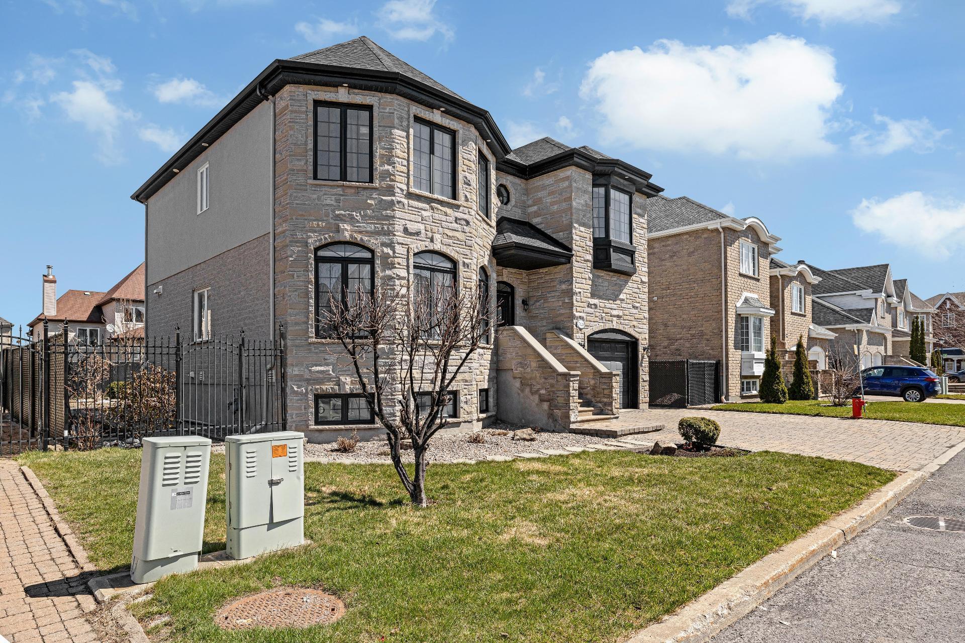 









7420


Rue Laffite

,
Brossard,




QC
J4Y0B9

