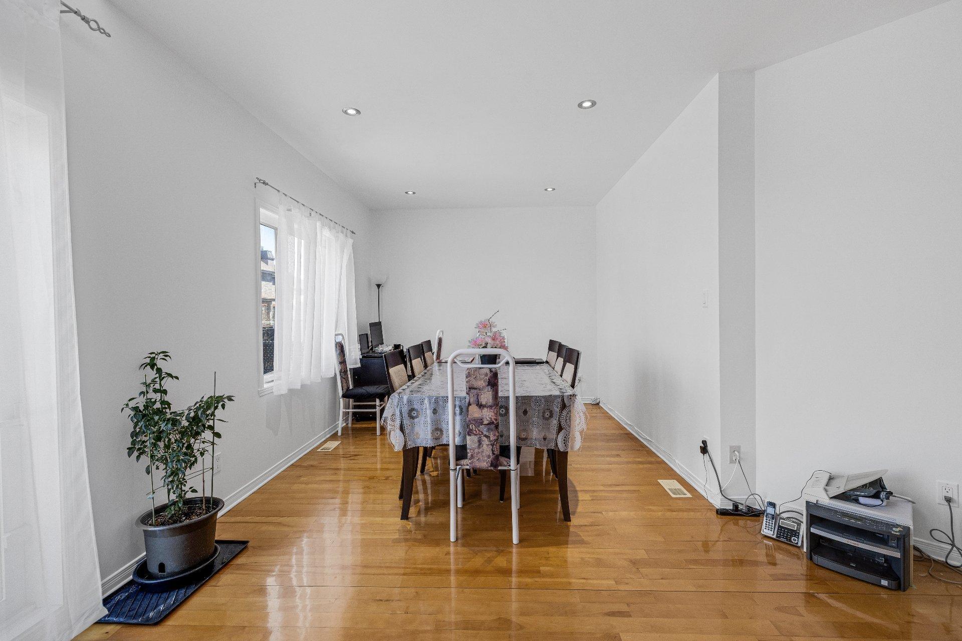 









7420


Rue Laffite

,
Brossard,




QC
J4Y0B9

