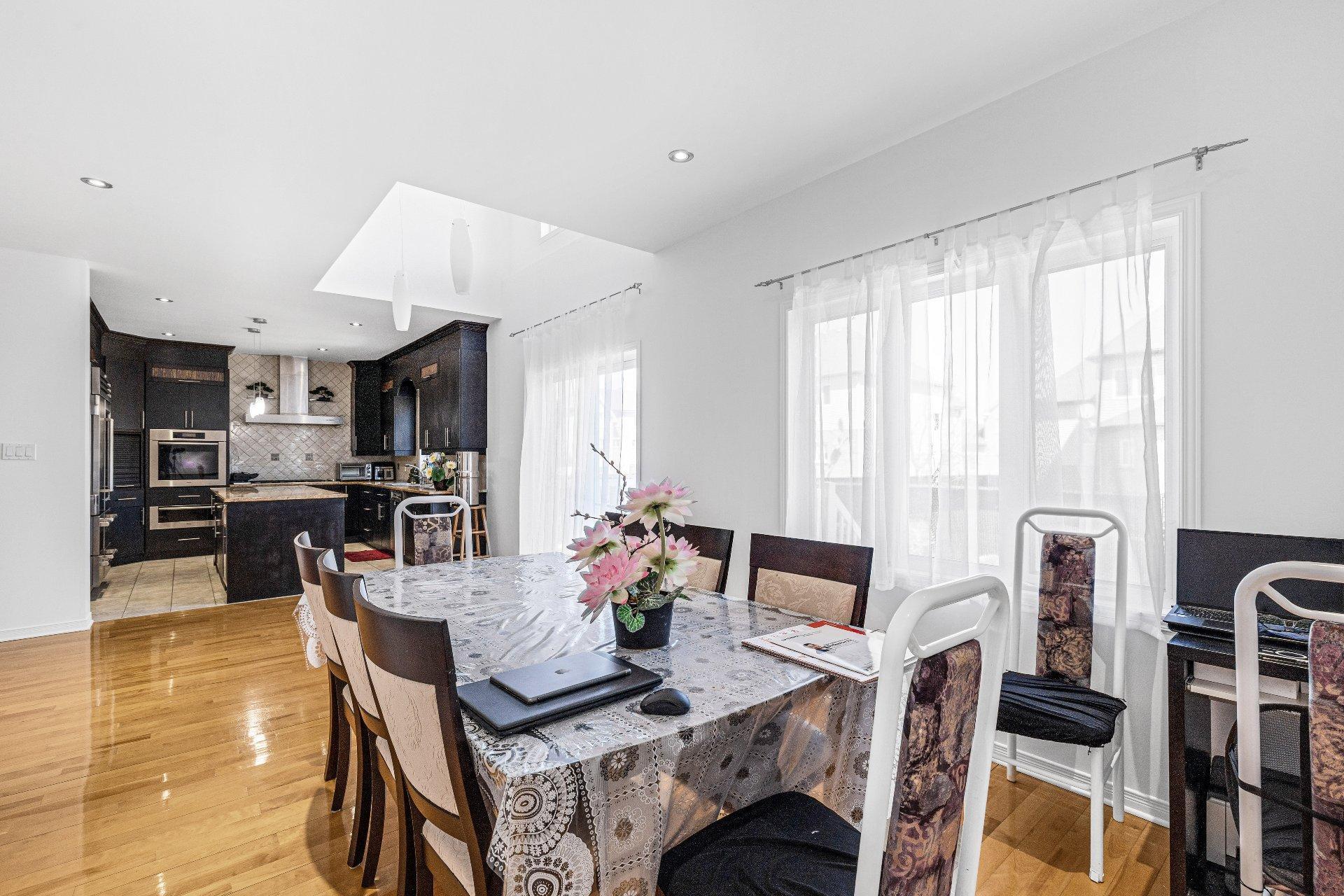 









7420


Rue Laffite

,
Brossard,




QC
J4Y0B9

