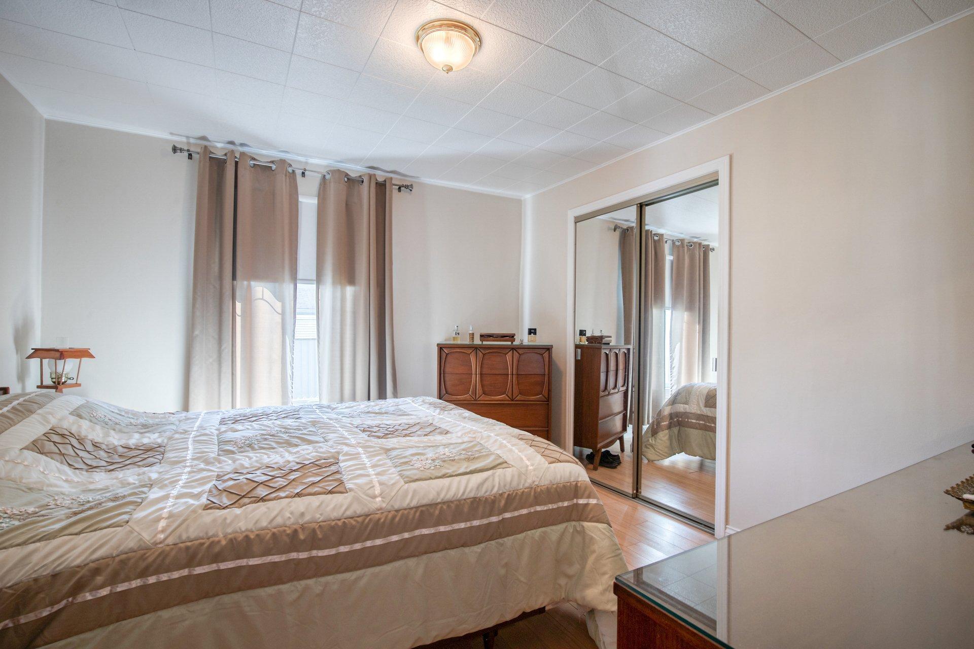 









485


Av. Desjardins

,
Saint-Jean-sur-Richelieu,




QC
J2X1S3

