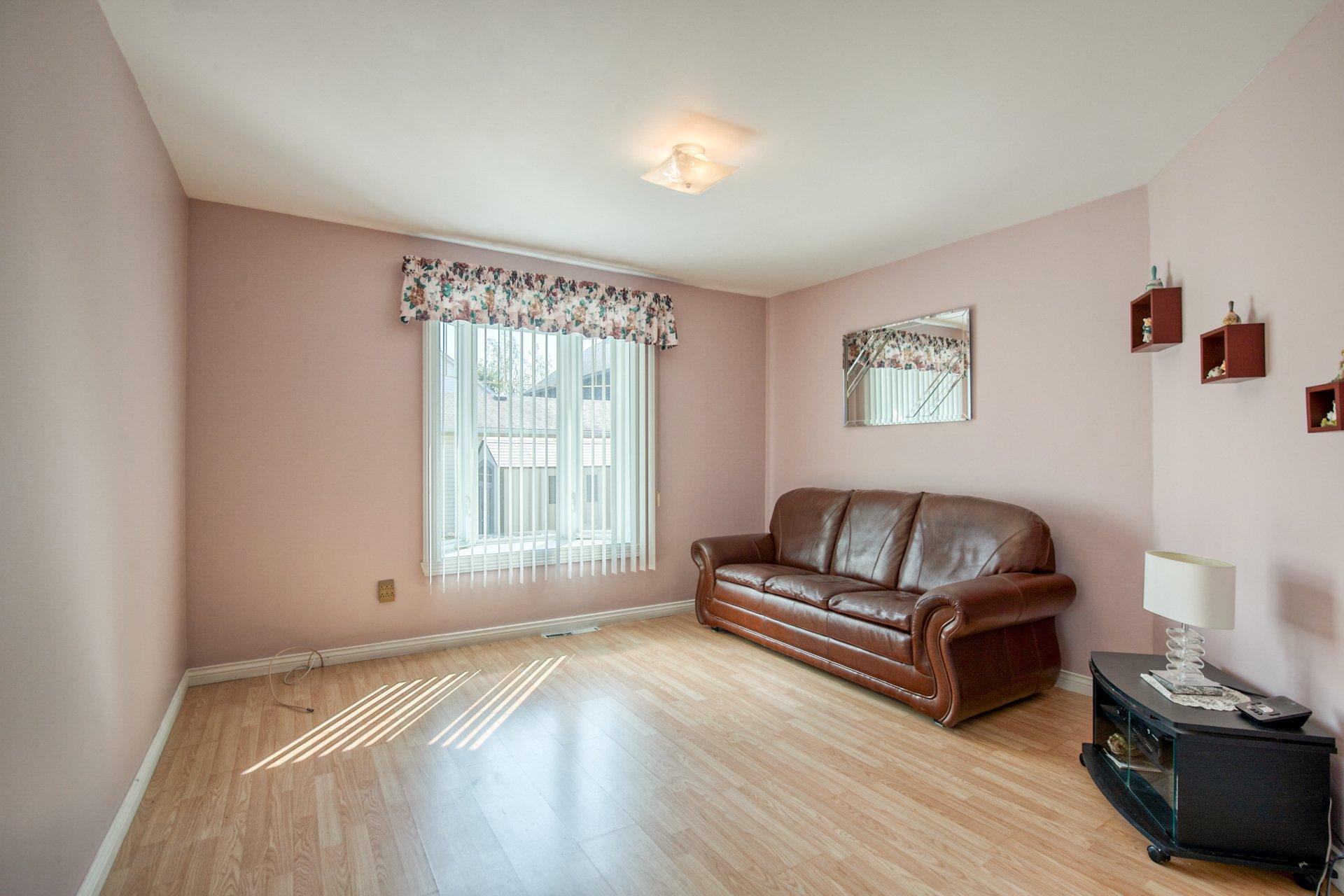 









485


Av. Desjardins

,
Saint-Jean-sur-Richelieu,




QC
J2X1S3

