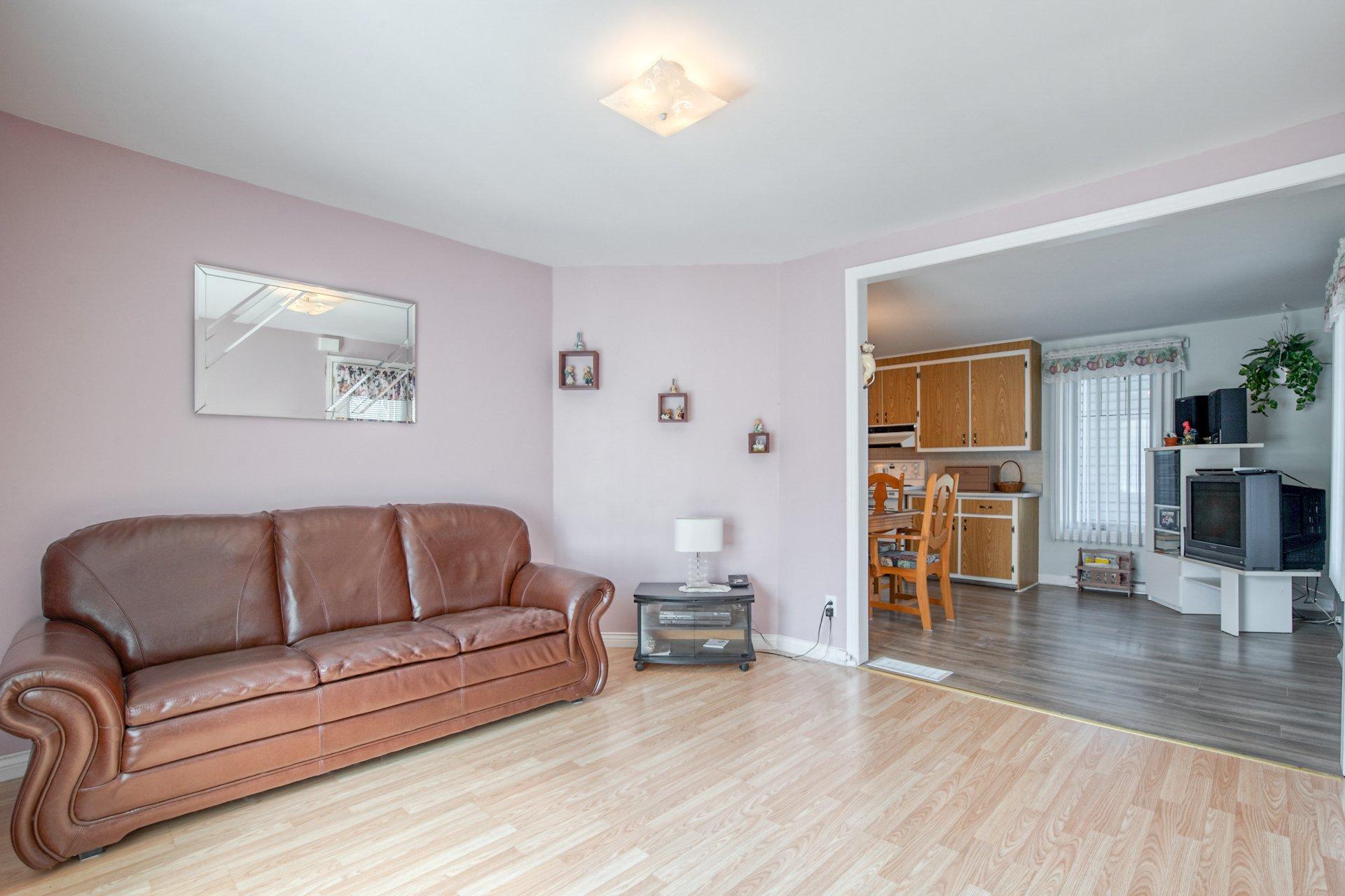 









485


Av. Desjardins

,
Saint-Jean-sur-Richelieu,




QC
J2X1S3


