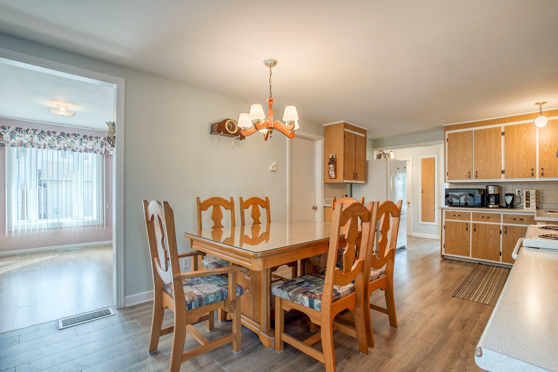 









485


Av. Desjardins

,
Saint-Jean-sur-Richelieu,




QC
J2X1S3

