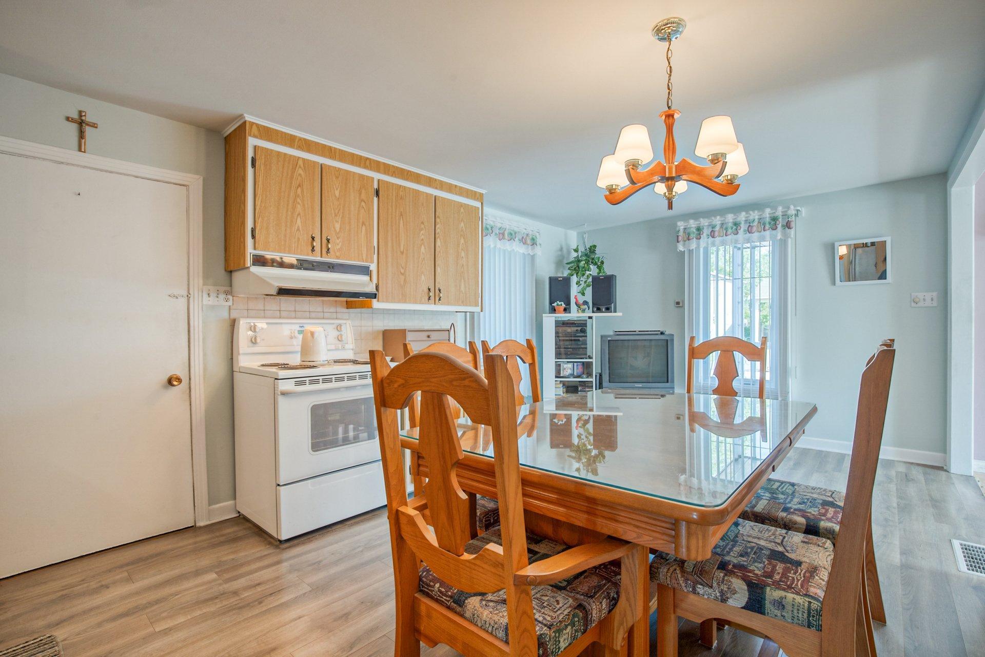 









485


Av. Desjardins

,
Saint-Jean-sur-Richelieu,




QC
J2X1S3

