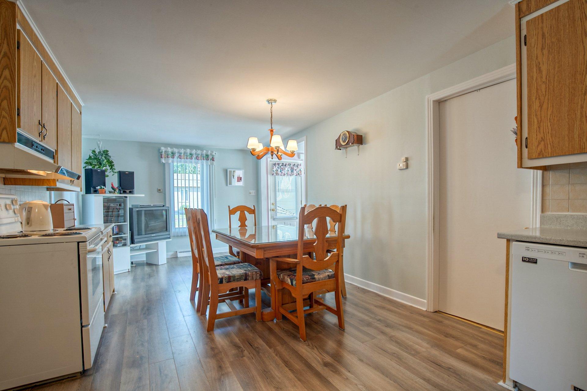 









485


Av. Desjardins

,
Saint-Jean-sur-Richelieu,




QC
J2X1S3

