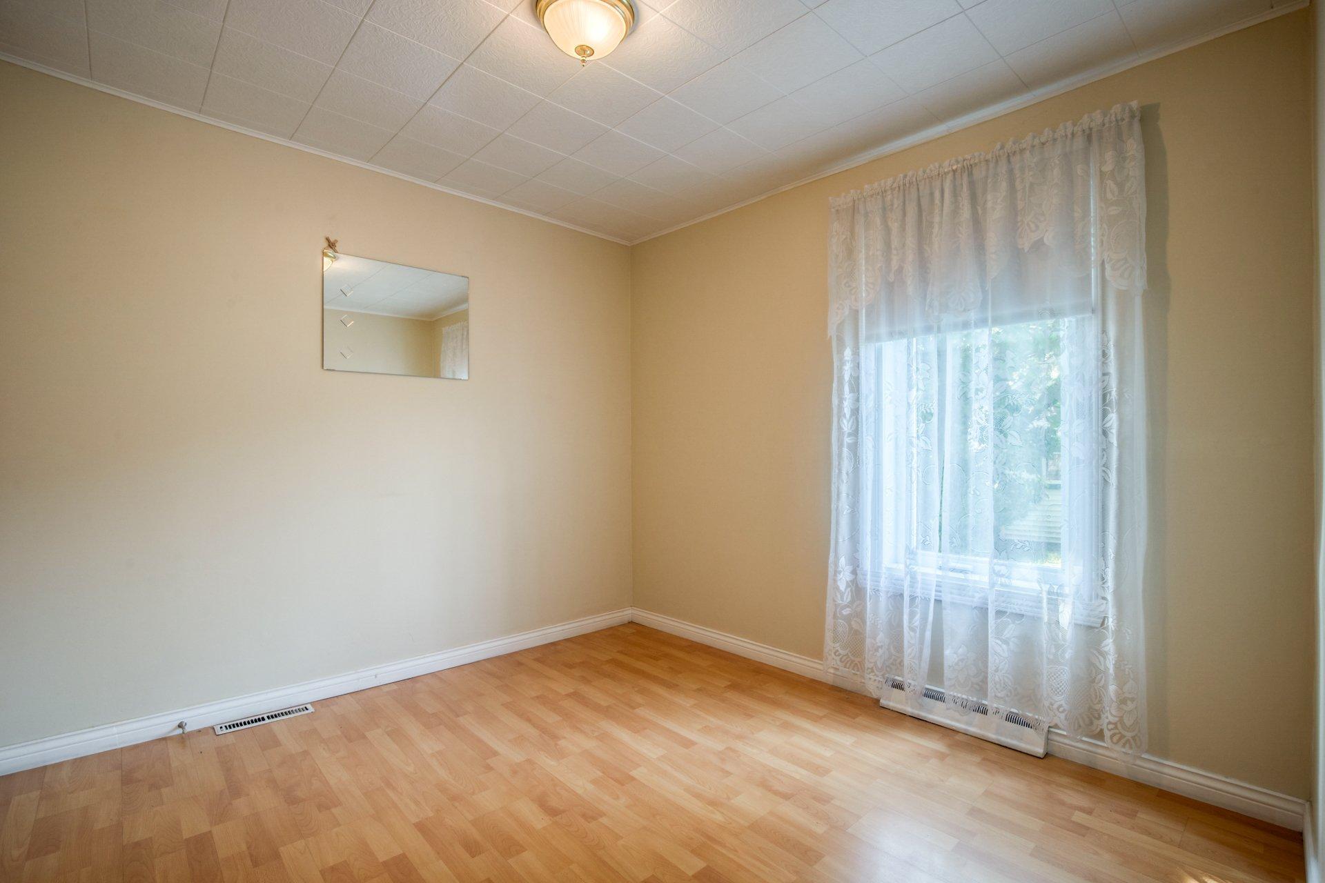 









485


Av. Desjardins

,
Saint-Jean-sur-Richelieu,




QC
J2X1S3

