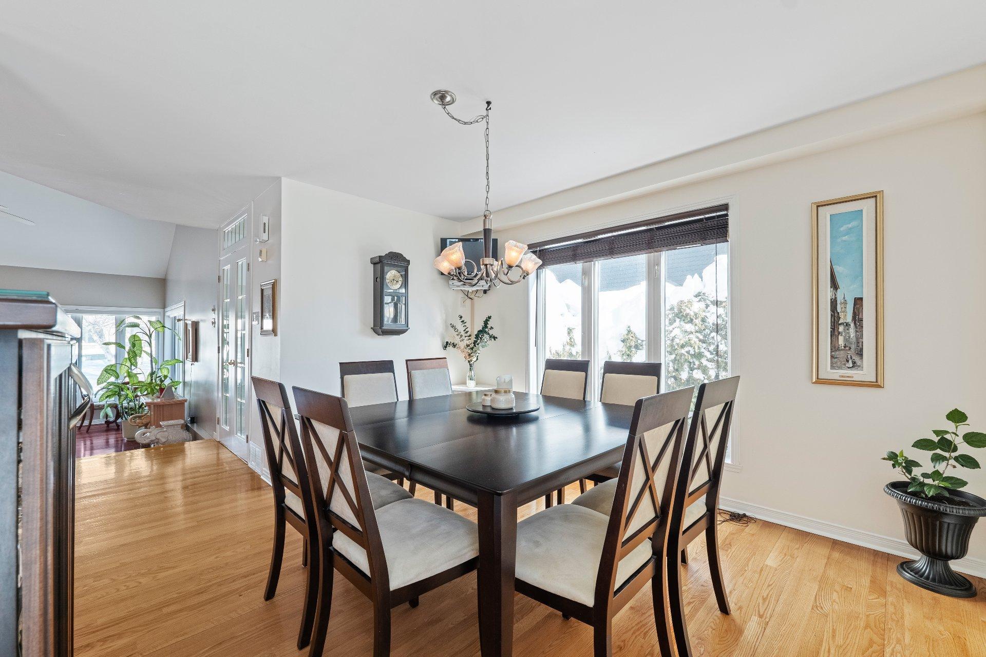









325


Rue Gouin

,
Saint-Bruno-de-Montarville,




QC
J3V6C8

