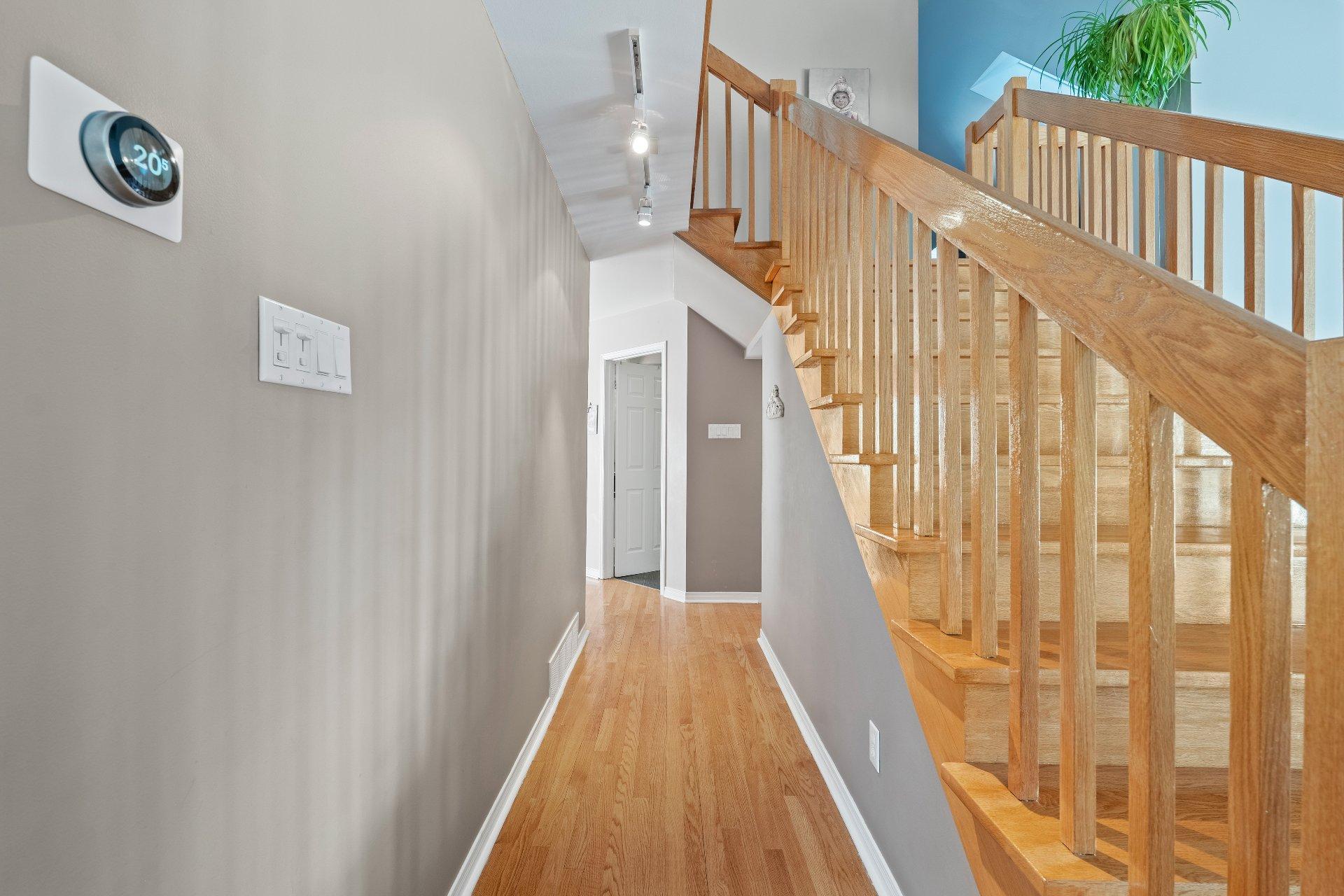 









325


Rue Gouin

,
Saint-Bruno-de-Montarville,




QC
J3V6C8

