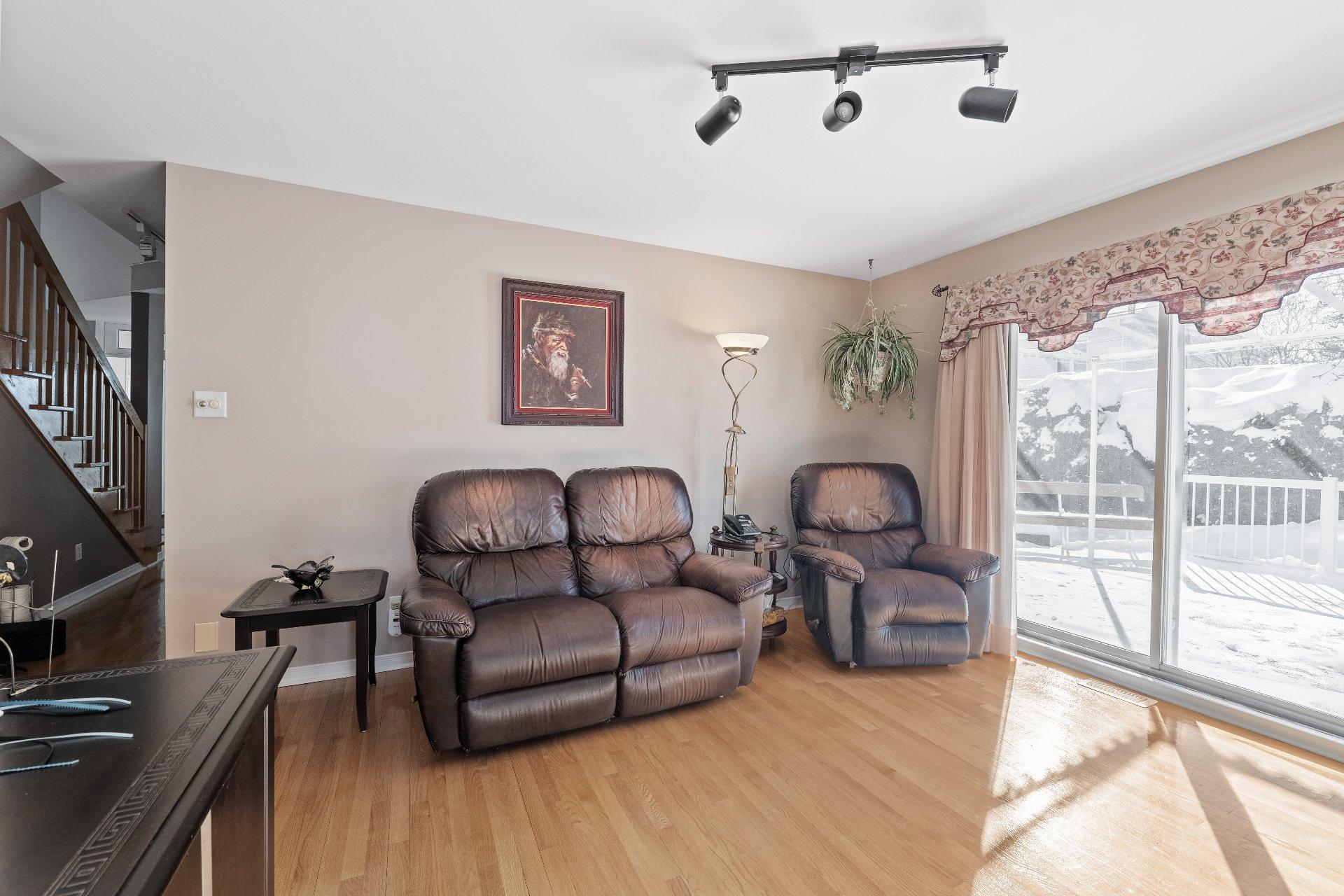 









325


Rue Gouin

,
Saint-Bruno-de-Montarville,




QC
J3V6C8

